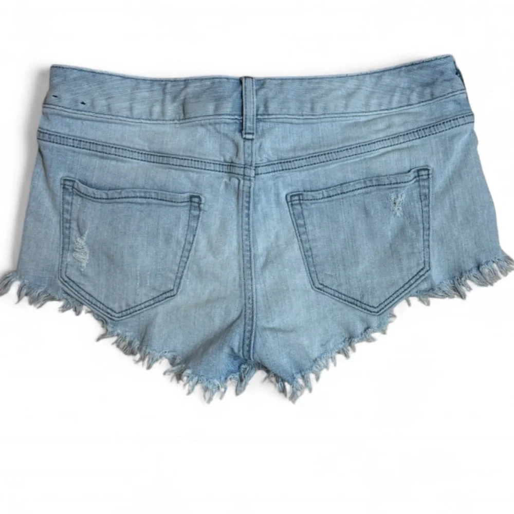 Express Jeans Women's Distressed Light Wash Denim Shorts Size 2 Frayed Hem - Picture 6 of 6